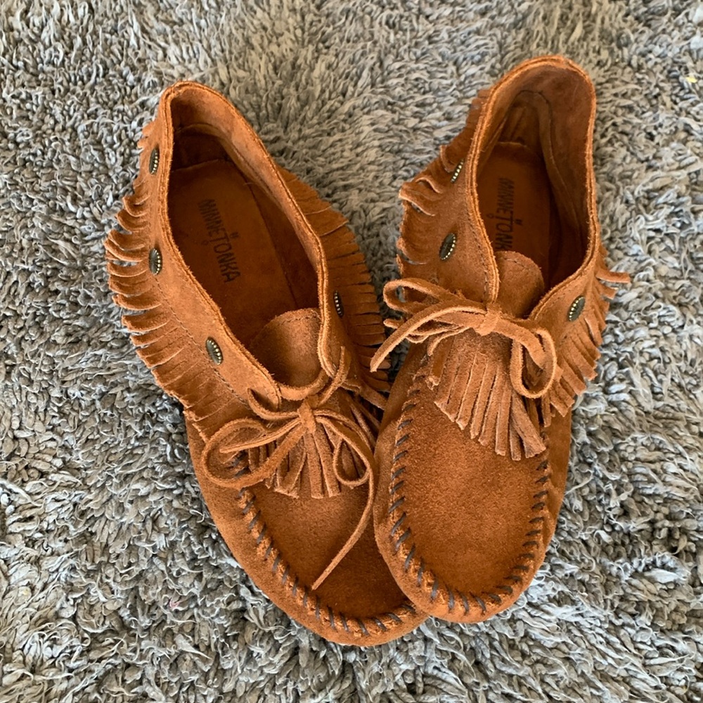 Minnetonka Moccasins Brown Suede Leather Shoes Fringe Studded Women’s Sz 10